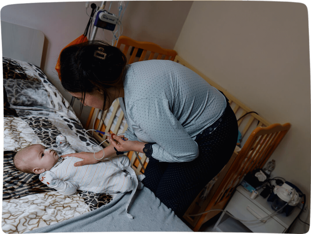 MomGivingBabyMedicine